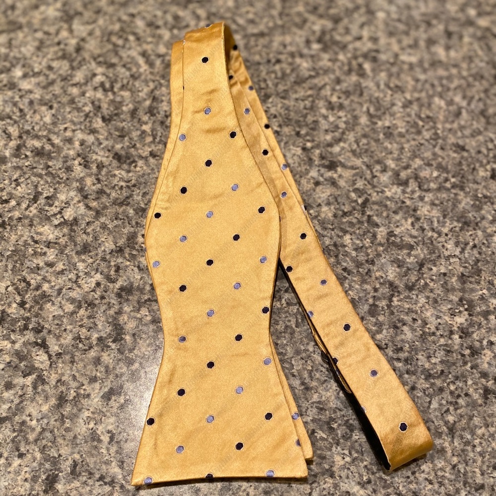 IZOD Men’s Self- tie Bow Tie